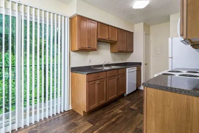 River Oaks Apartments
